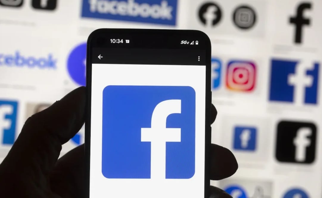 El logotipo de Facebook en la pantalla de un teléfono celular en Boston, Estados Unidos, el 14 de octubre de 2022. Foto: AP