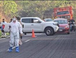 Feminicidio en Morelos: Hallan cuerpo de mujer a un costado de carretera de Yautepec; presenta impactos de bala