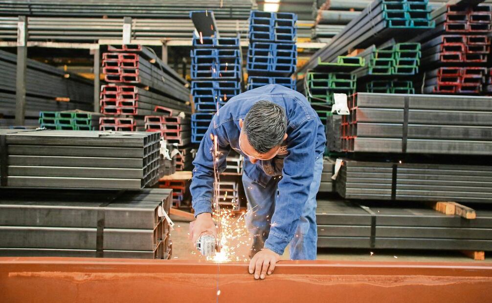 Si aplica aranceles al acero y aluminio, expertos prevén más presión para Trump, que los eliminaría en meses. (18/02/2025) Foto: Julio César Aguilar | EFP