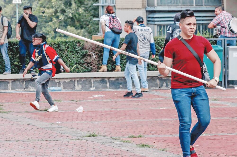 Tres jóvenes fueron vinculados a proceso por motín y tienen medidas cautelares que un juez de control determinó que lleven en libertad. (ARCHIVO EL UNIVERSAL)