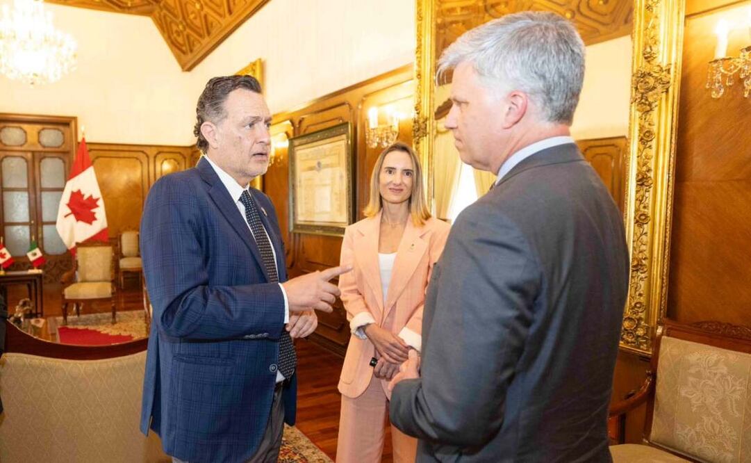 Mauricio Kuri y Cameron MacKay, embajador de Canadá en México. Foto: Especial