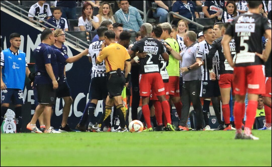 Conato de bronca en el Rayados vs Necaxa. Foto: Imago 7