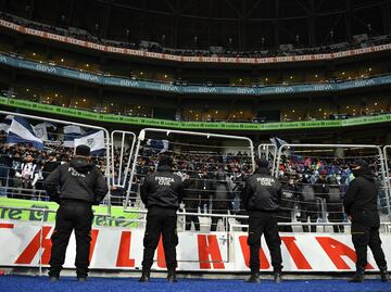 Rayados se blinda de su afición con vallas en el estadio BBVA
