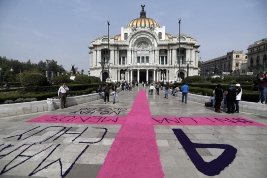 Como emblema de la capital, el recinto también ha sido sitio de demandas y manifestaciones sociales. Aquí una imagen de expresiones contra el asesinato de mujeres en el 2020. Ivan Stephens / Archivo EL UNIVERSAL.