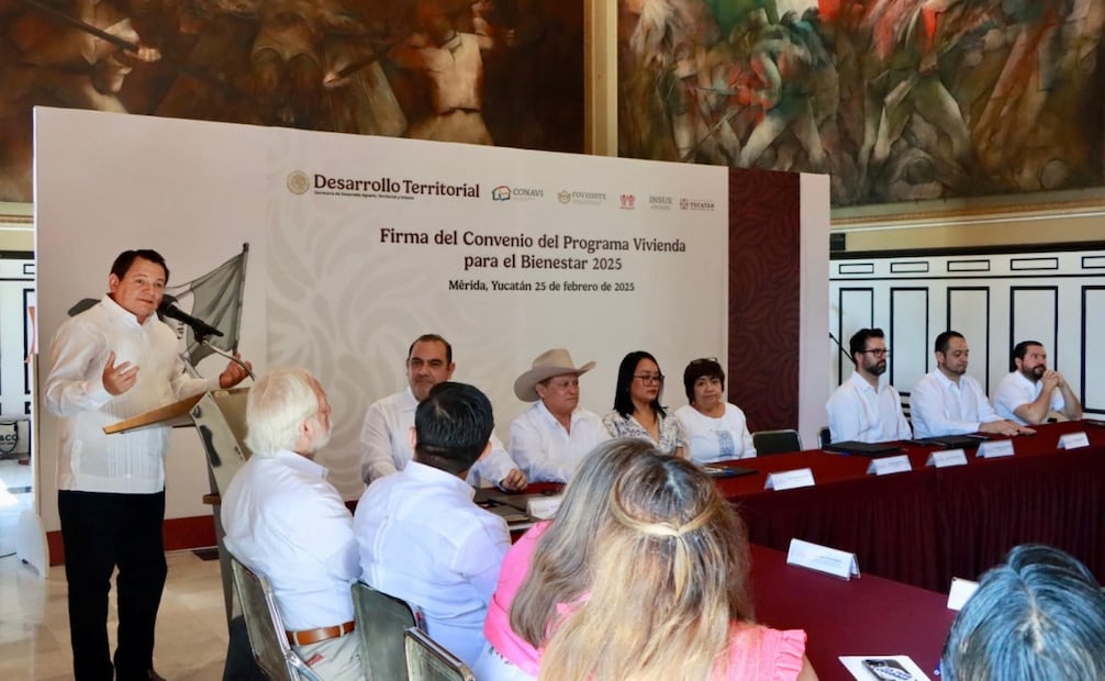 "Este convenio es mucho más que un papel firmado. Representa el inicio de una política de vivienda que por años fue ignorada en Yucatán", aseguró el gobernador. (25/02/2025) Foto: Especial