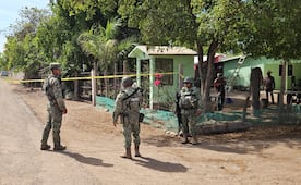 Abandonan dos cuerpos dentro de ataúdes en vivienda de Navolato, Sinaloa; corresponden a padre e hijo reportados como desaparecidos