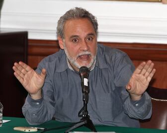 Detienen a hijo y 3 más por asesinato de cineasta y esposa