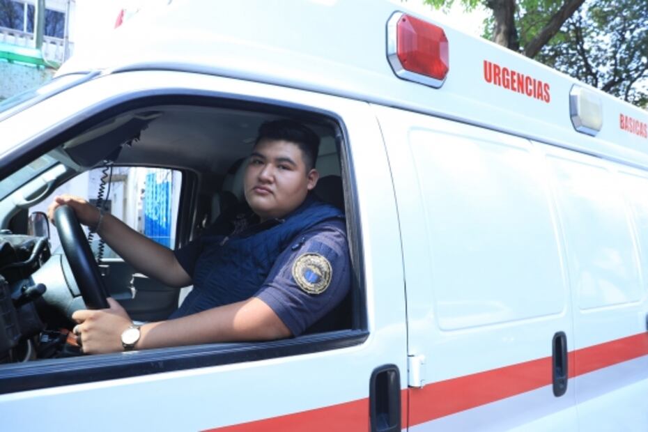 La joven tripulación que salva vidas en una ambulancia