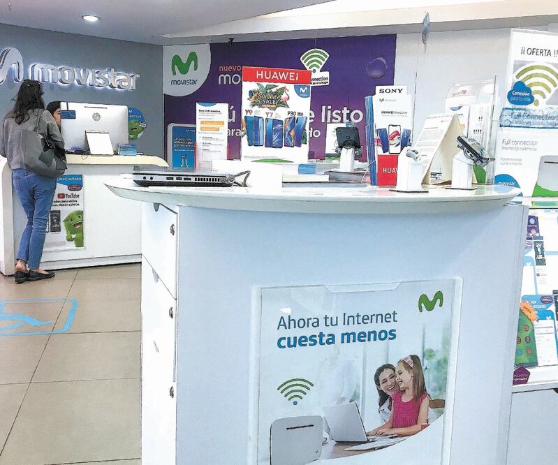 Telefónica Movistar utilizará la red de AT&T para ofrecer servicio a sus 26 millones de usuarios finales de telefonía móvil. ARCHIVO EL UNIVERSAL