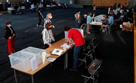 Cierran casillas y comienza el conteo de votos en Chile