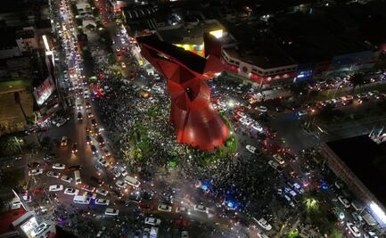 Aficionados celebran en Neza el triunfo de México; cientos se reúnen en la Glorieta del Coyote