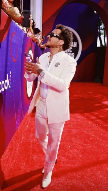 Latin AMAs 2022: Christian Nodal se roba la noche con sus looks