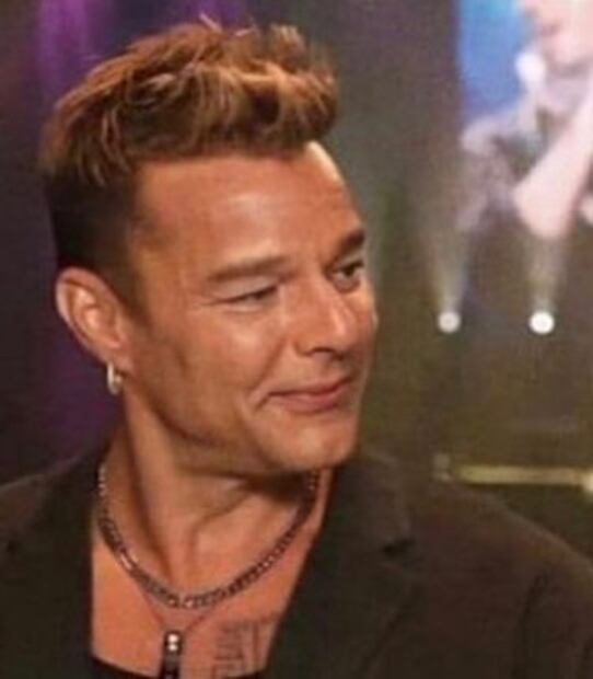 ¿Ricky Martin, eres tú?, el cantante sorprende con nuevo rostro