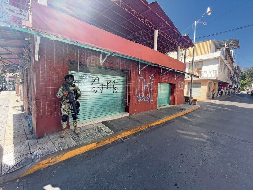 En el centro de Chilpancingo decenas de negocios cerraron. El presidente de la Coparmex local, Iván Salgado Ramírez, afirmó que al menos 60% de sus afiliados decidieron no abrir. Foto: Arturo de Dios Palma | El Universal
