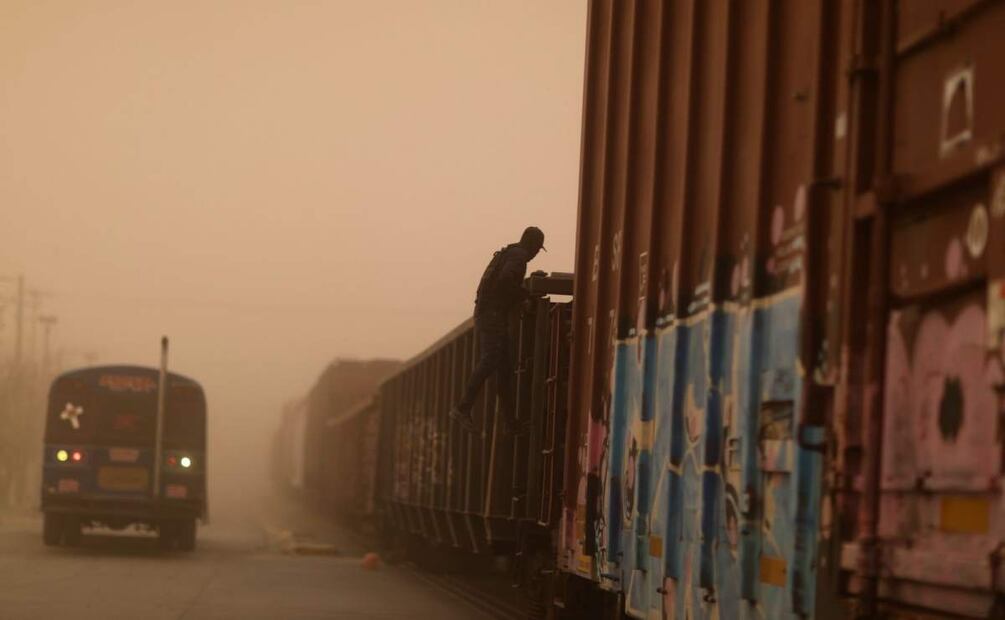 Reportan cielo rojizo y cierre de carreteras por poca visibilidad en Ciudad Juárez y Chihuahua (06/03/025). Foto: Especial