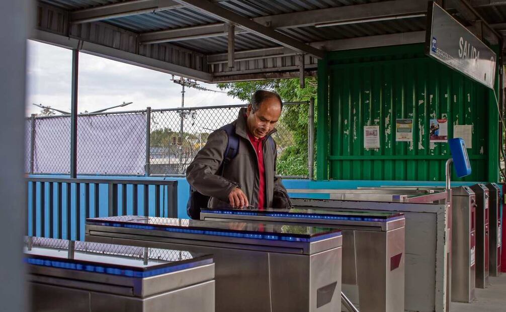 El Tren Ligero está en proceso de remodelación de sus estaciones, sobre todo la de Tasqueña, y se compraron 17 nuevos convoyes de doble vagón. Fotos: Carlos Mejía y Santiago Reyes / EL UNIVERSAL
