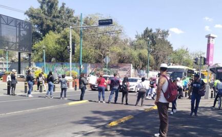 Trabajadores de feria bloquean calles de la GAM; acusan haber sido agredidos por trabajadores de la alcaldía