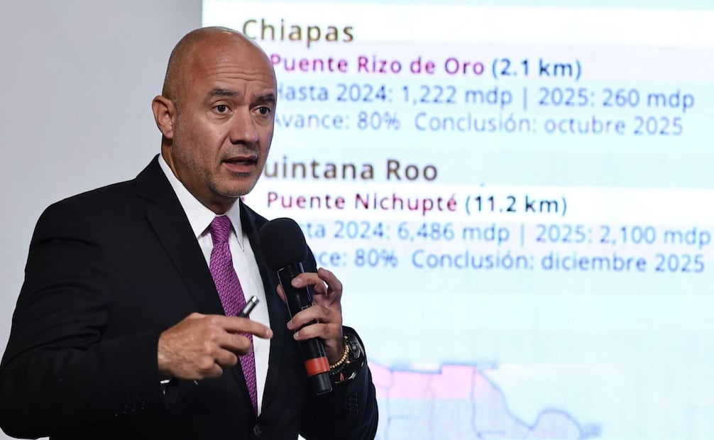 Jesús Antonio Esteva Medina, secretario de Infraestructura, Comunicaciones y Transportes (SICT), informó que ya inició el programa de bacheo en carreteras ubicadas en el Oriente del Estado de México. Foto: Berenice Fregoso / EL UNIVERSAL