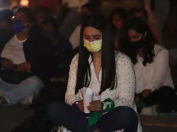 Colectivos feministas convocan a más de 100 mujeres en el Zócalo; llaman a la unidad en el feminismo