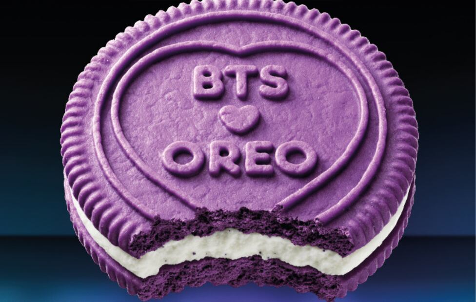 Las galletas cuentan con obleas en color morado, grabados conmemorativos y un sabor inspirado en el hotteok, tradicional panqueque coreano. Foto: Cortesía de Mondelēz México.