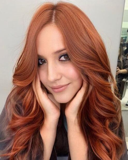 Cabello cobrizo. Foto: Instagram @leonardomacielsalon