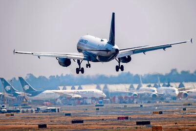 En pleno verano, aerolíneas reducirán asientos en AICM