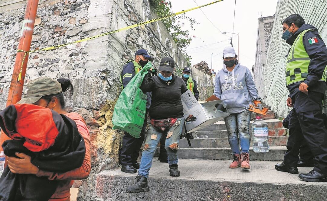 Tras el deslave del cerro del Chiquihuite, cerca de 200 familias tuvieron que desalojar sus viviendas por el riesgo de derrumbes. Foto ARCHIVO EL UNIVERSAL 