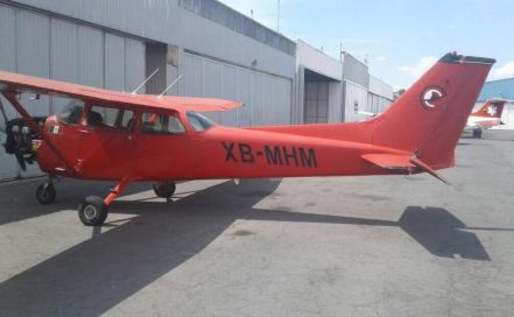 Piloto de helicóptero de la PF auxilia a avioneta con falla a aterrizar