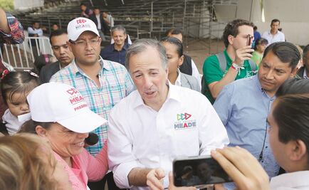 Festeja José Antonio Meade a la Santa Cruz durante gira por Michoacán