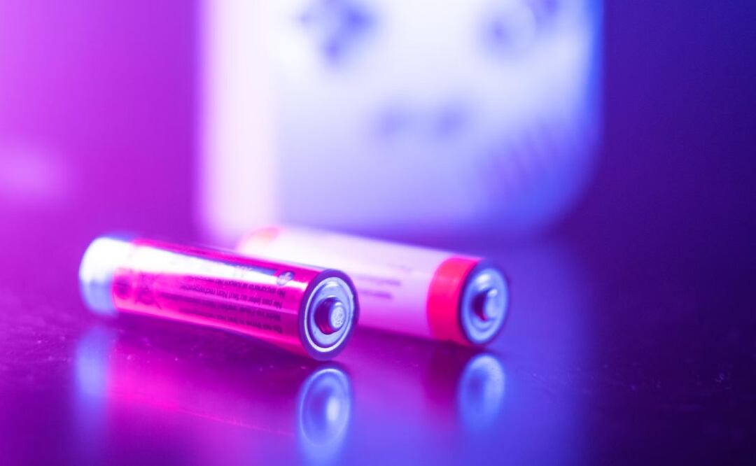 ¿Pilas alcalinas o recargables? Imagen: Unsplash