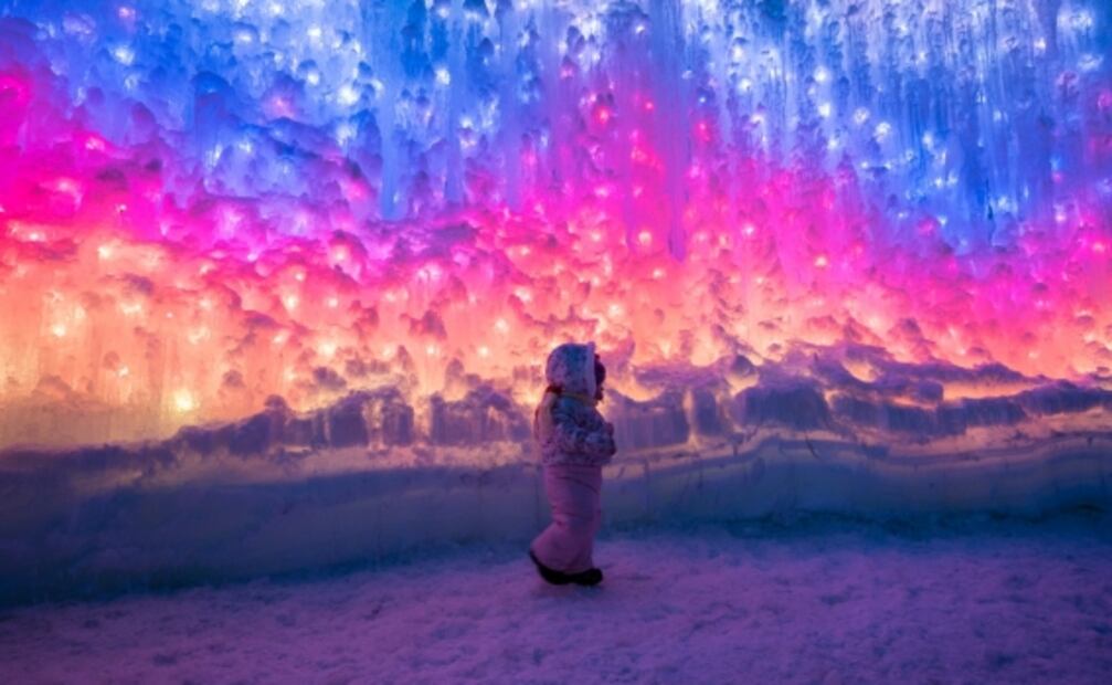 Ice Castles: conoce los castillos de hielo con resbaladillas y túneles