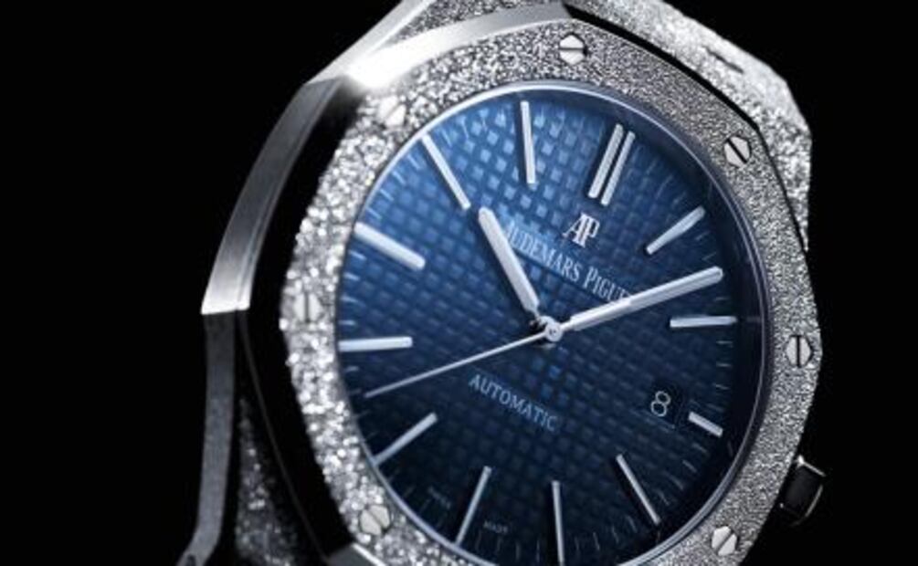 El nuevo Royal Oak Frosted Gold mide 41 mm y es masculino