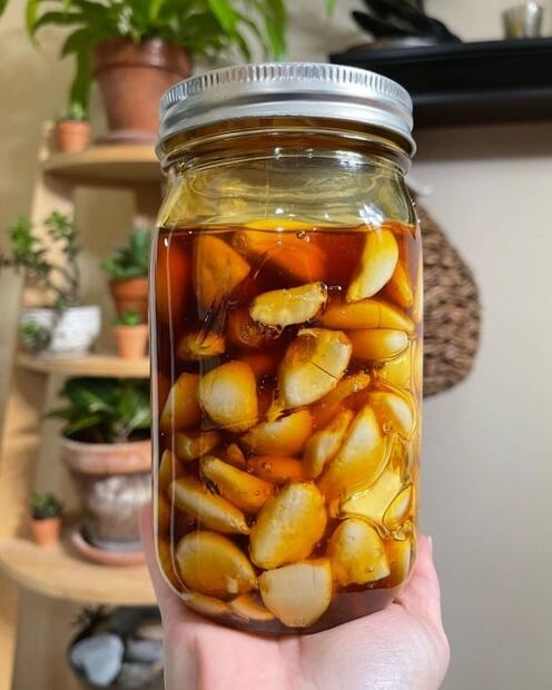 Miel de ajo fermentado, un poderoso remedio casero