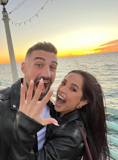 ¡Becky G se casa!, la cantante recibe anillo de compromiso