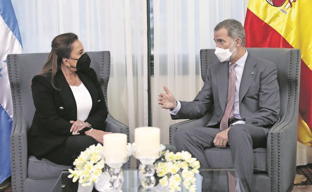 La presidenta electa de Honduras, Xiomara Castro, ayer durante una reunión en Tegucigalpa con el rey de España, Felipe VI. Foto: Bienvenido Velasco. EFE