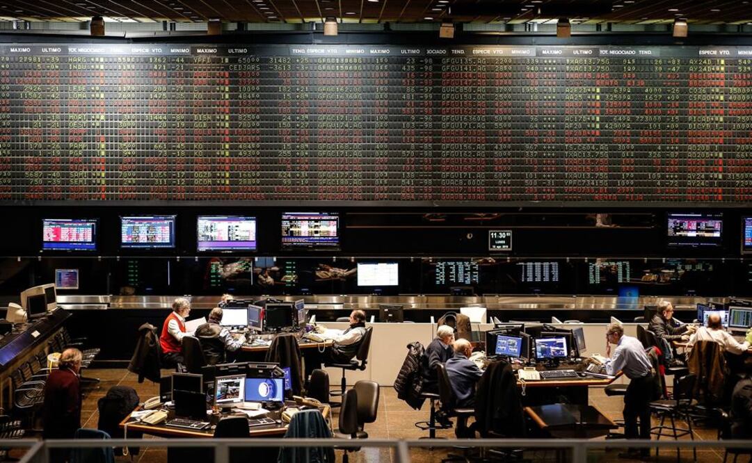 Vista general de la Bolsa de Buenos Aires este lunes, en Buenos Aires (Foto: EFE)