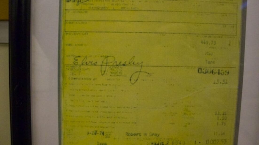 A subasta Cadillac de Elvis Presley con su firma