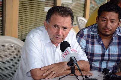 Pech descarta declinar en favor de Carlos Joaquín