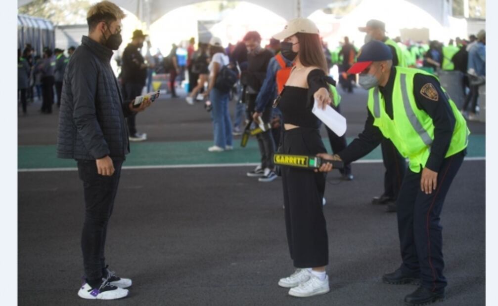 Con constancia de vacunación y cubrebocas ingresa el público al Corona Capital