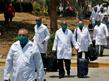 Médicos cubanos en México; el polémico proyecto que enfrenta acusaciones de EU por “trabajo forzado”
