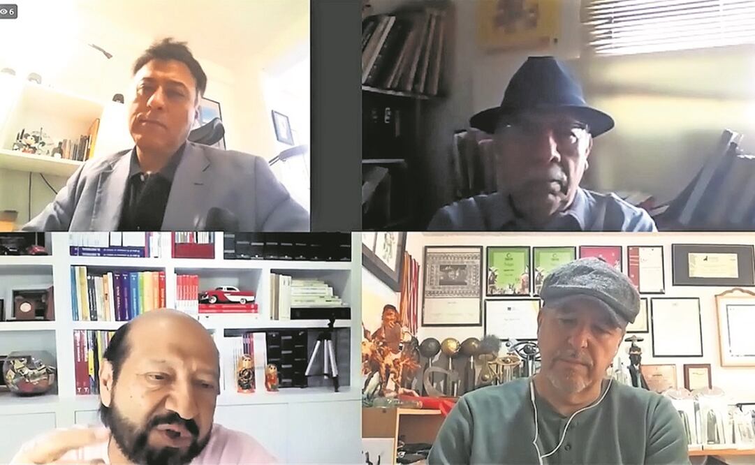 Los caricaturistas Paco Baca (arriba izquierda), Arturo Kemchs (abajo izquierda) y Ángel Boligán (abajo derecha) durante la charla virtual que sostuvieron con el historiador Agustín Sánchez (arriba derecha). Foto: ESPECIAL