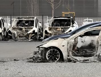 Trump califica de "terrorismo doméstico" ataques contra Tesla; FBI investiga las agresiones