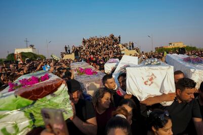 En Irak realizan misa multitudinaria por las víctimas del incendio en boda que dejó 114 muertos