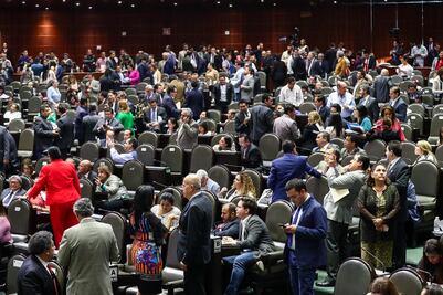 Reciben diputados Plan Nacional de Desarrollo de AMLO