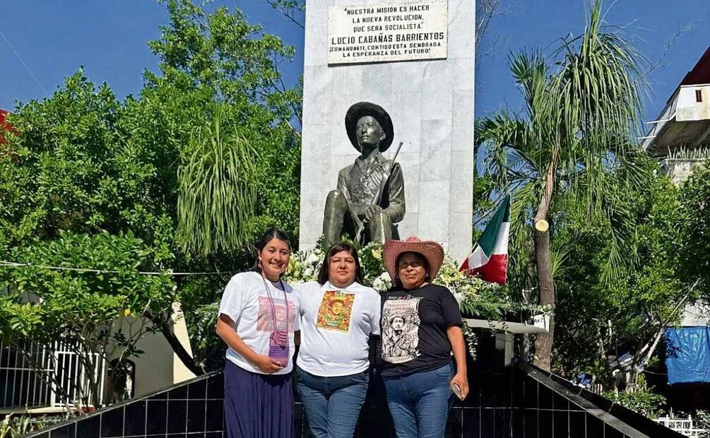 Micaela Cabañas (centro) estuvo presente en el homenaje que le realizaron a su padre, a 50 años de su asesinato. Foto: Especial