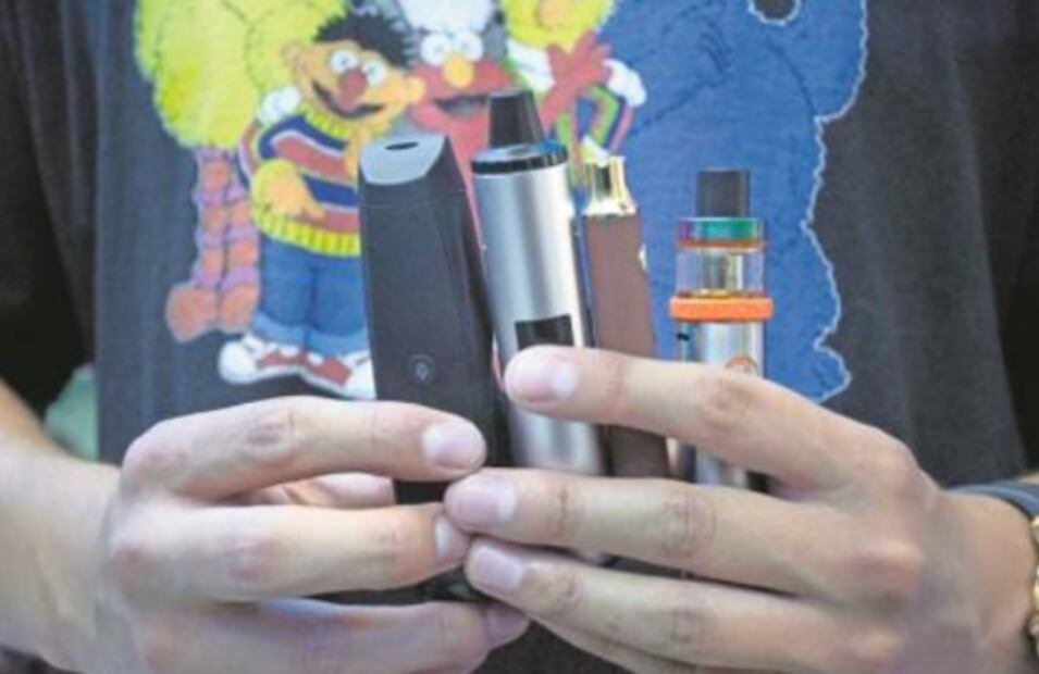 La gente no va a dejar el vicio con prohibición de vapeadores, dice vendedor de una smoke shop