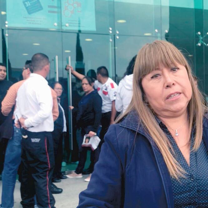 Madres de las víctimas protestaron afuera de las instalaciones del penal Chiconautla, donde estaban juzgando a los presuntos asesinos seriales. Foto: REBECA JIMÉNEZ. EL UNIVERSAL