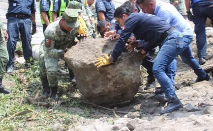 Video. Rescatan a cuatro personas tras derrumbe de paredón en Los Pilares en Cuernavaca 