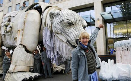 Usan robot de oso polar gigante para salvar el Ártico