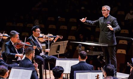 De una orquesta en gira, Divos y un director memorioso, por Lázaro Azar